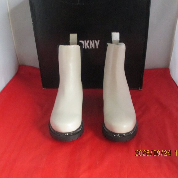 DKNY Women's Rick Slip-On Chelsea Booties $179 - US Size 5 - Vanilla - 1364 - Picture 4 of 9